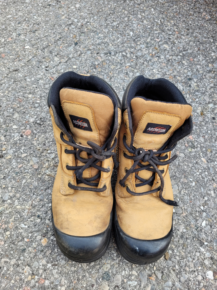 Safety Shoes/ Steel Toe Boots size 8 US need to get rid of