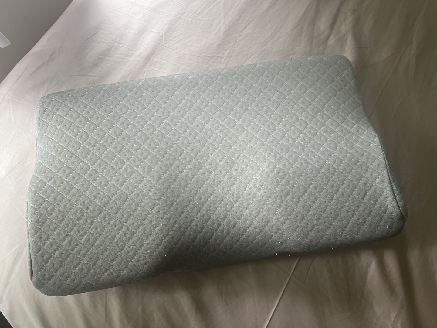 Memory foam pillow