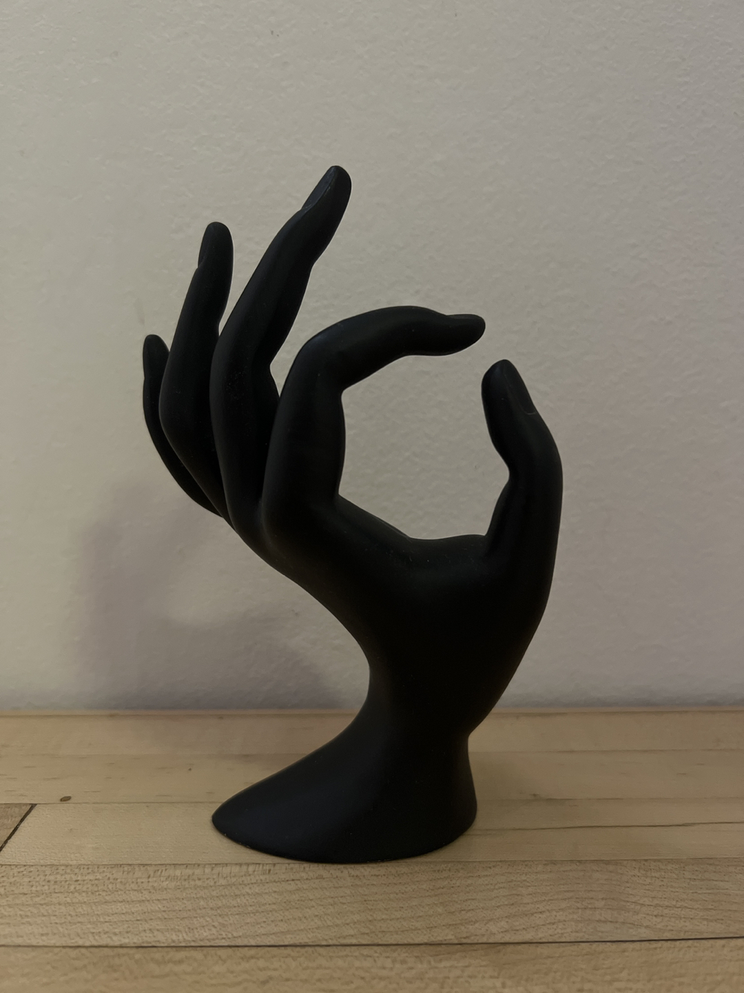 Black porcelain hand sculpture - photo 3
