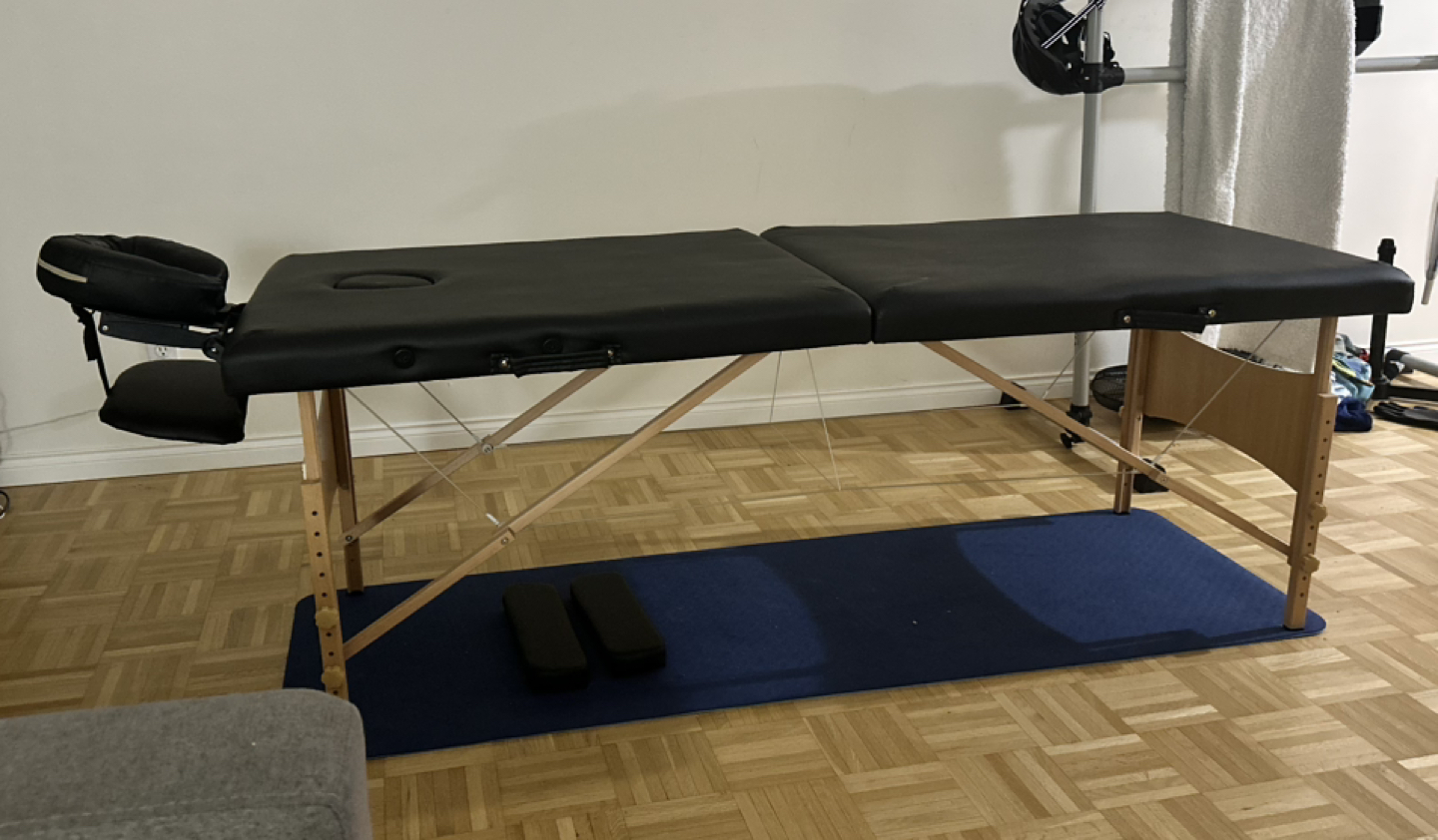 Foldable Massage Table w Carry Case - photo 2