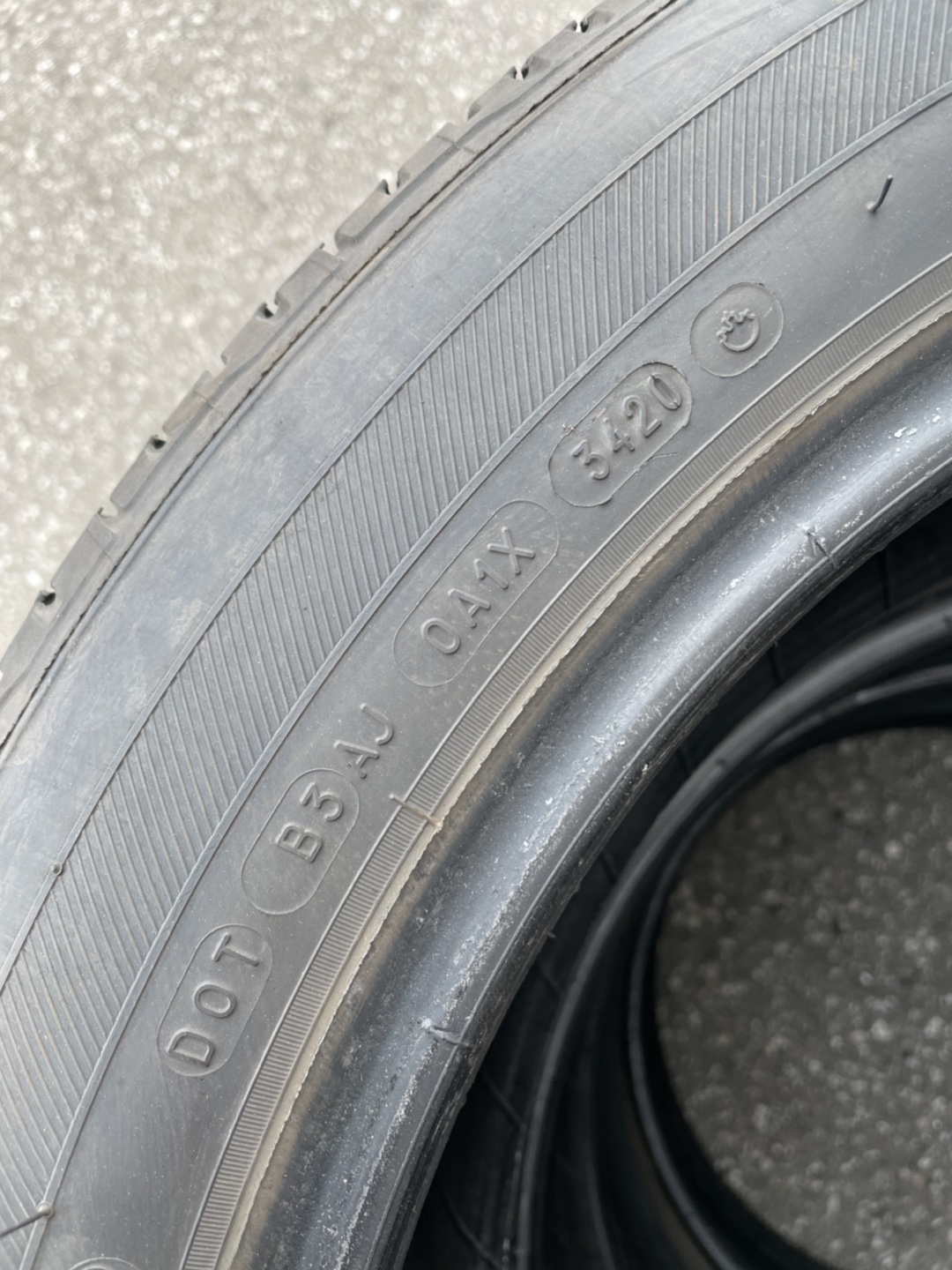 235/55R20 Michelin Premier tires in good condition image indicator(3)