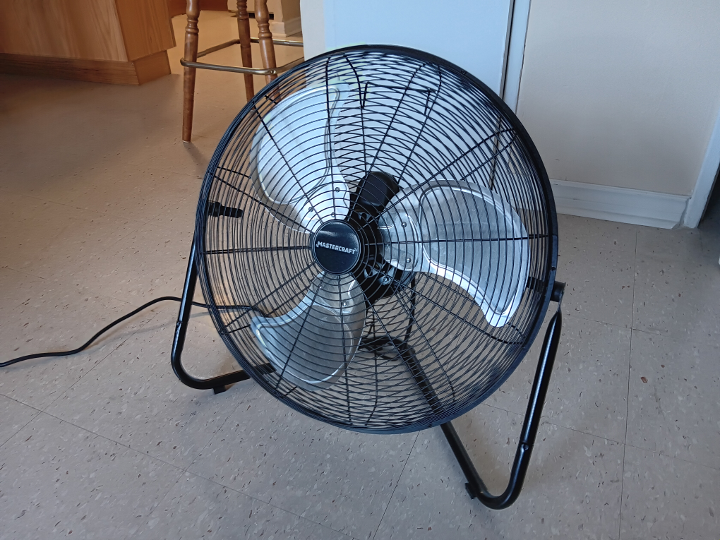 22" diameter Floor Fan (Mastercraft) - 3 Speeds thumbnail