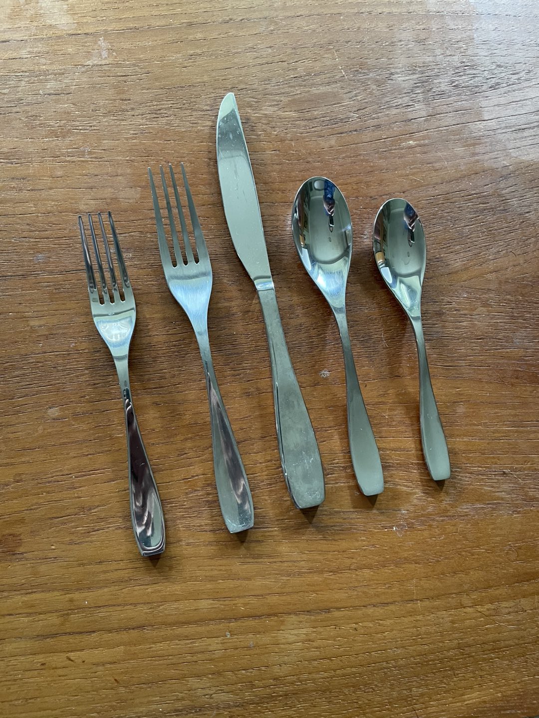 48 Piece Oneida Cutlery Set thumbnail