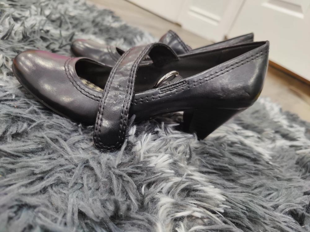 Women's formal footwear