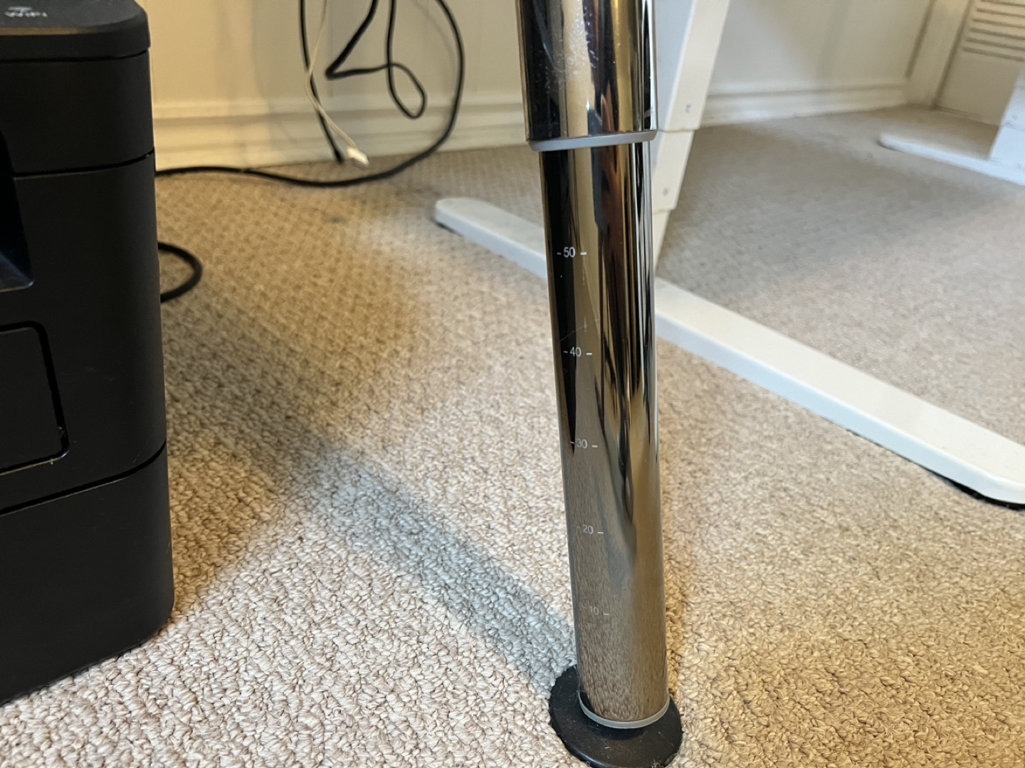 IKEA Desk - height adjustable - photo 3