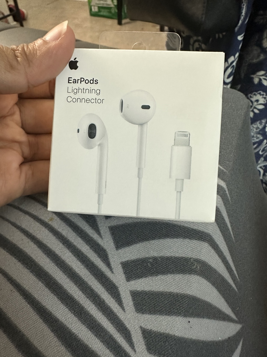 Apple airbuds BRAND NEW thumbnail