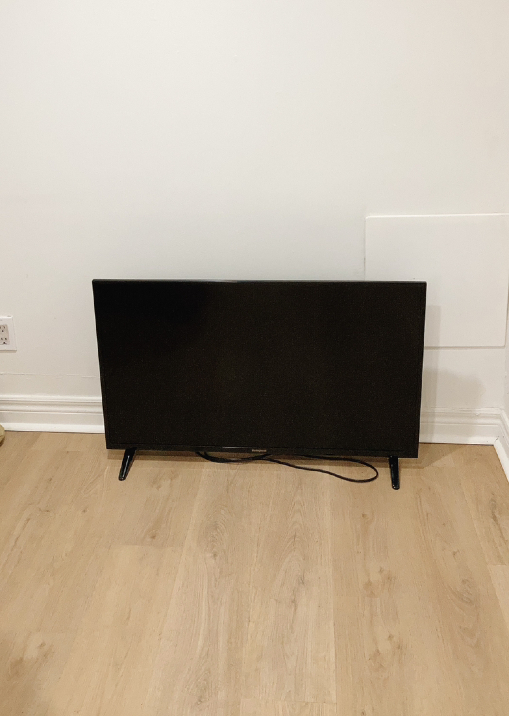 Westinghouse TV 40”. MOVING OUT SALE