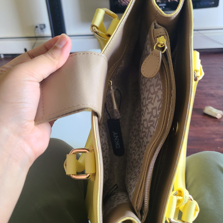 DKNY Purse image indicator(3)