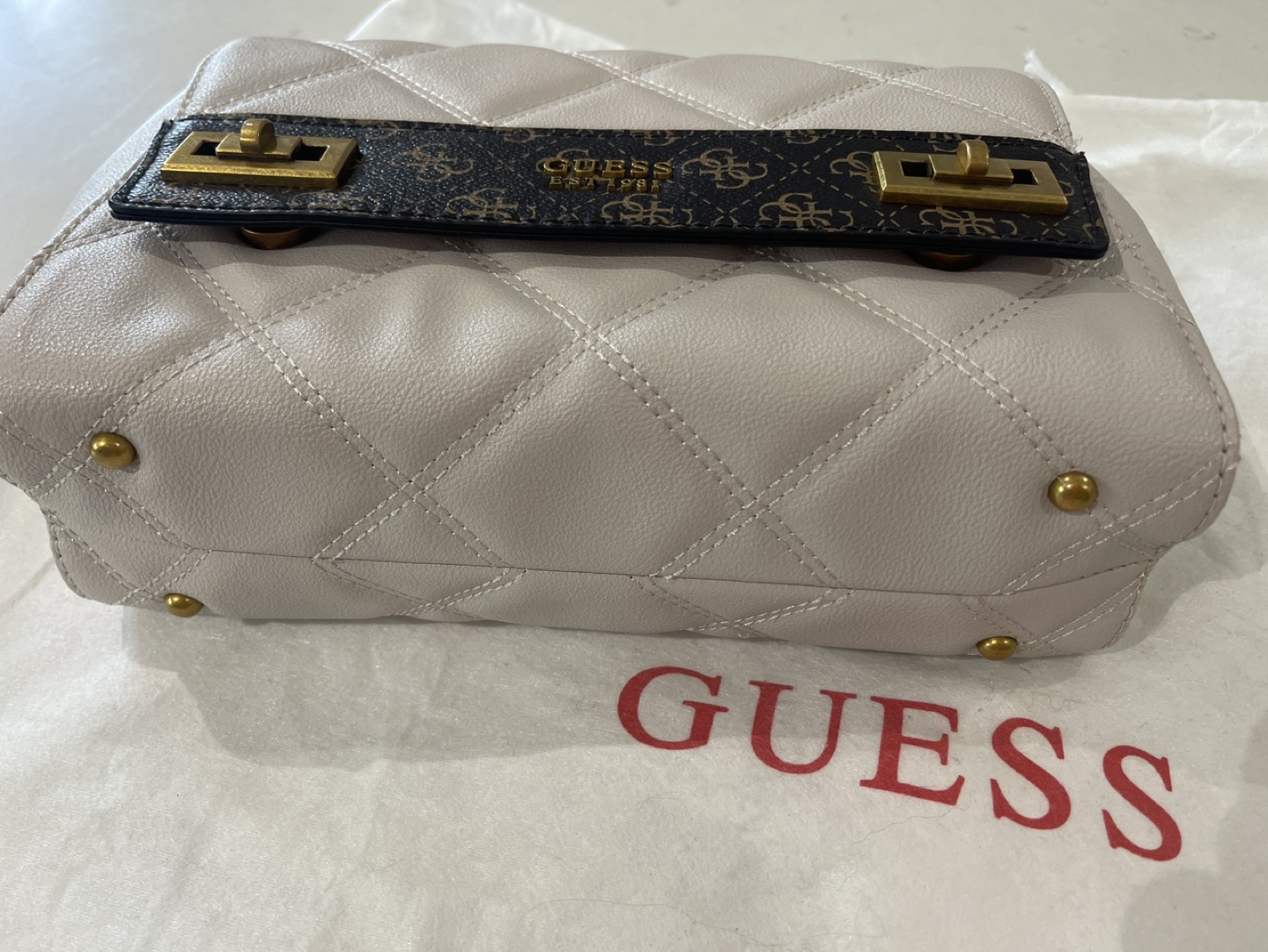 GUESS - photo 2