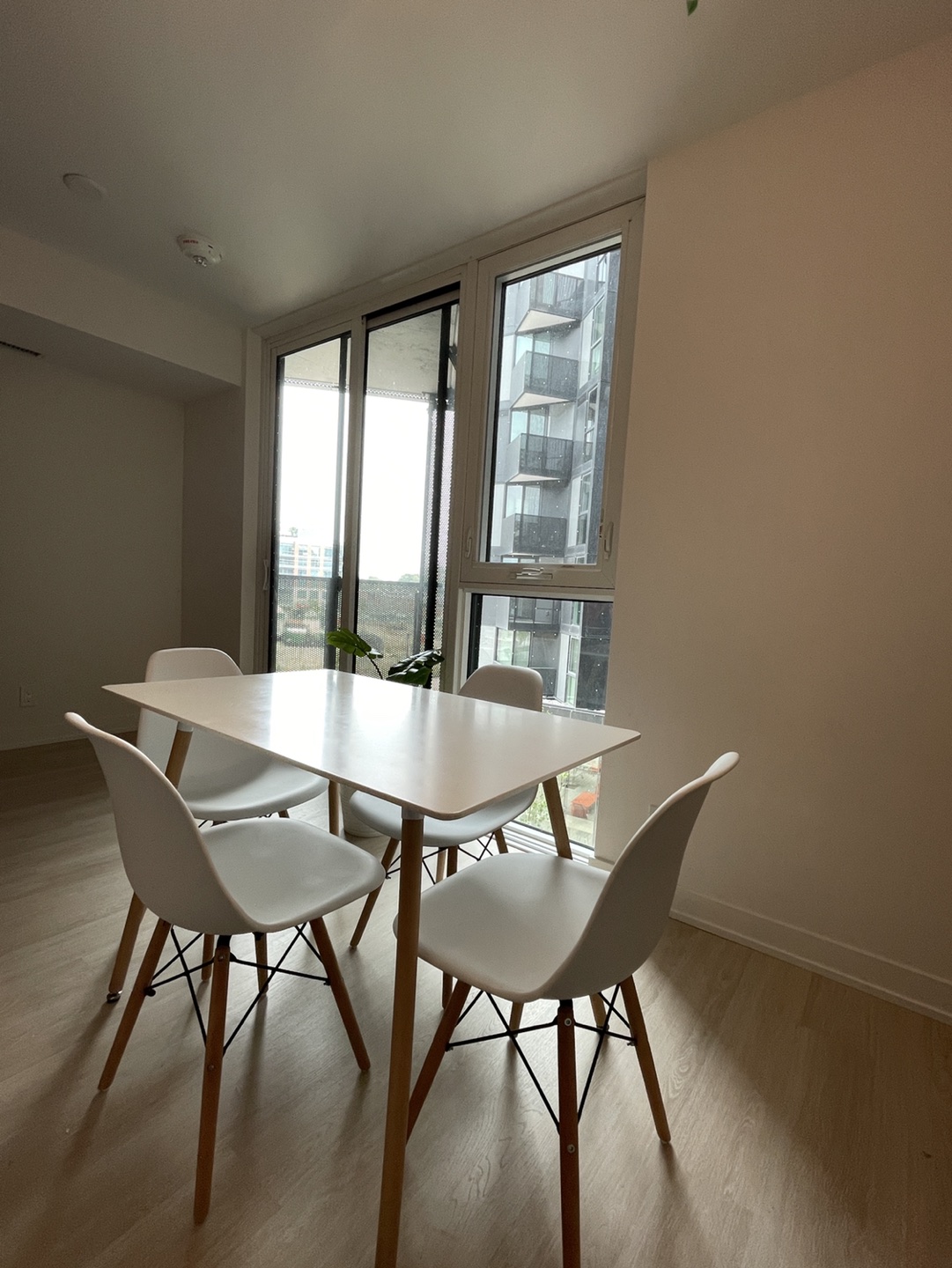 4- Person Dining Set (Rectangular table and 4 chairs) image indicator(3)