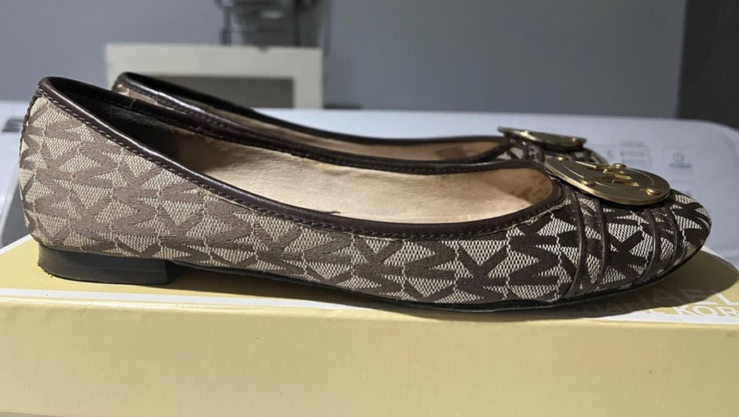 MK shoes for women size 7.5 image indicator(2)