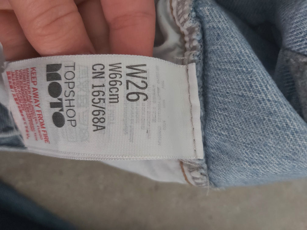 TOPSHOP light jean shorts, size 26 image indicator(4)