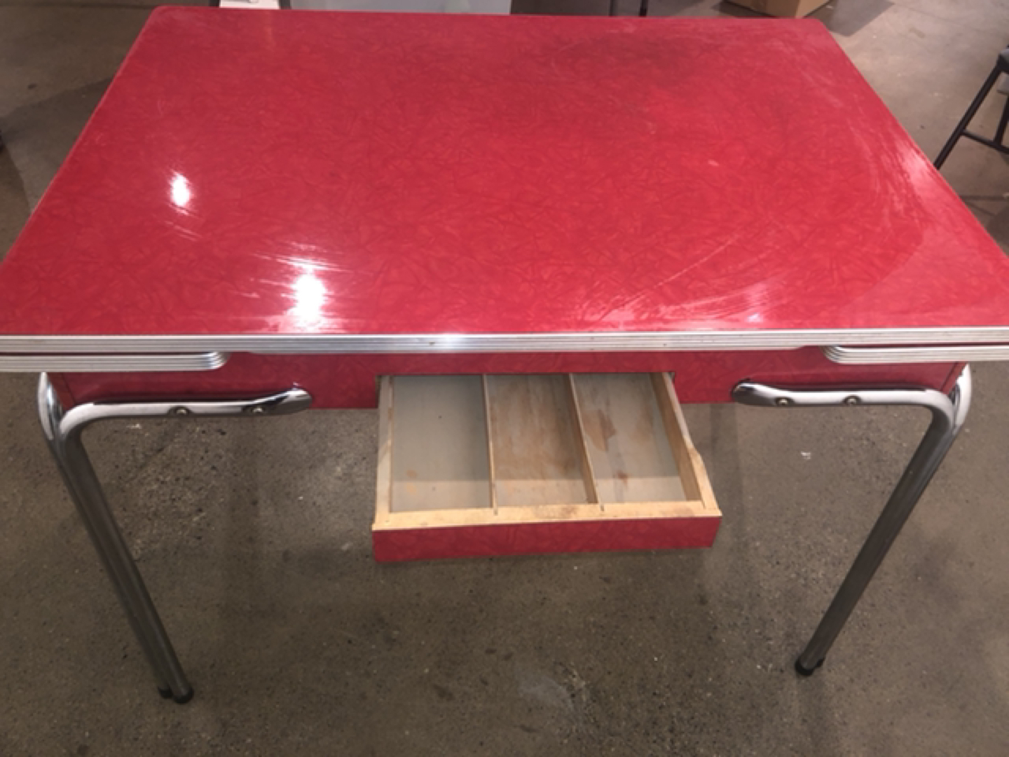 Vintage red kitchen/dining table 1950s formica and chrome - photo 5