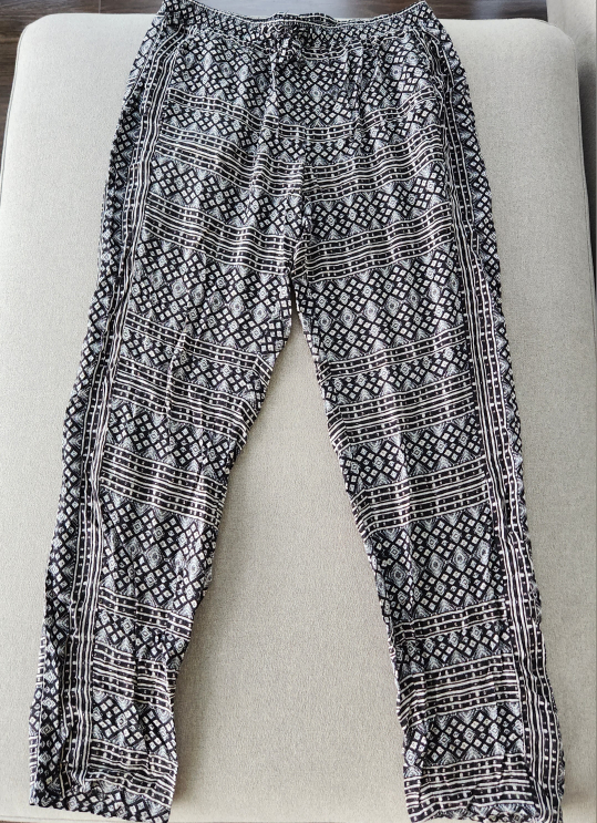 BCBG light pants (size XS, can fit S) #freecycle thumbnail