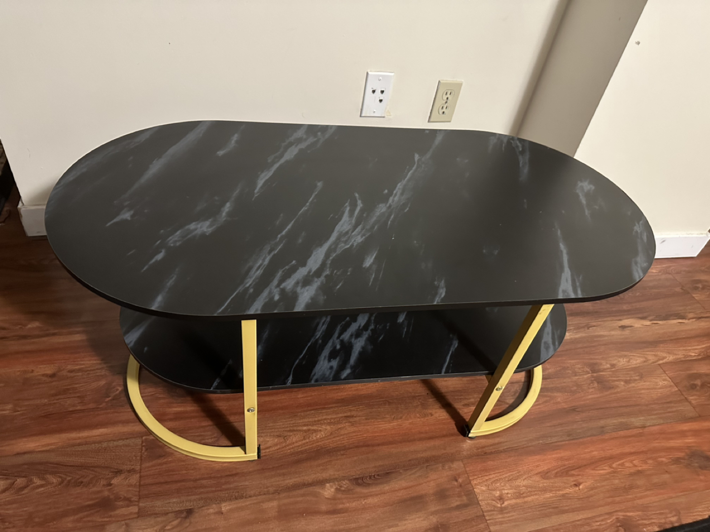 MODERN DESIGN: Elegant faux marble coffee table image indicator(3)