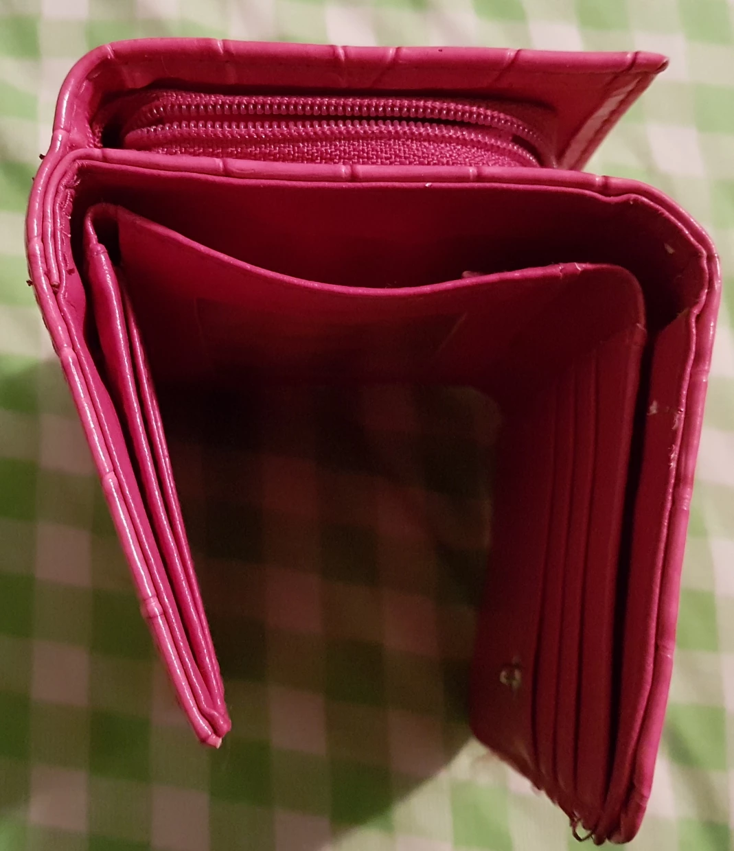 HOT PINK WALLET🏈 image indicator(6)