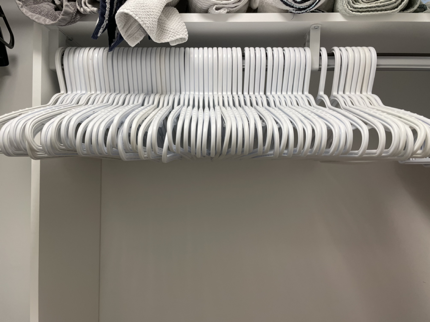 White wardrobe hangers 60 identical pieces thumbnail