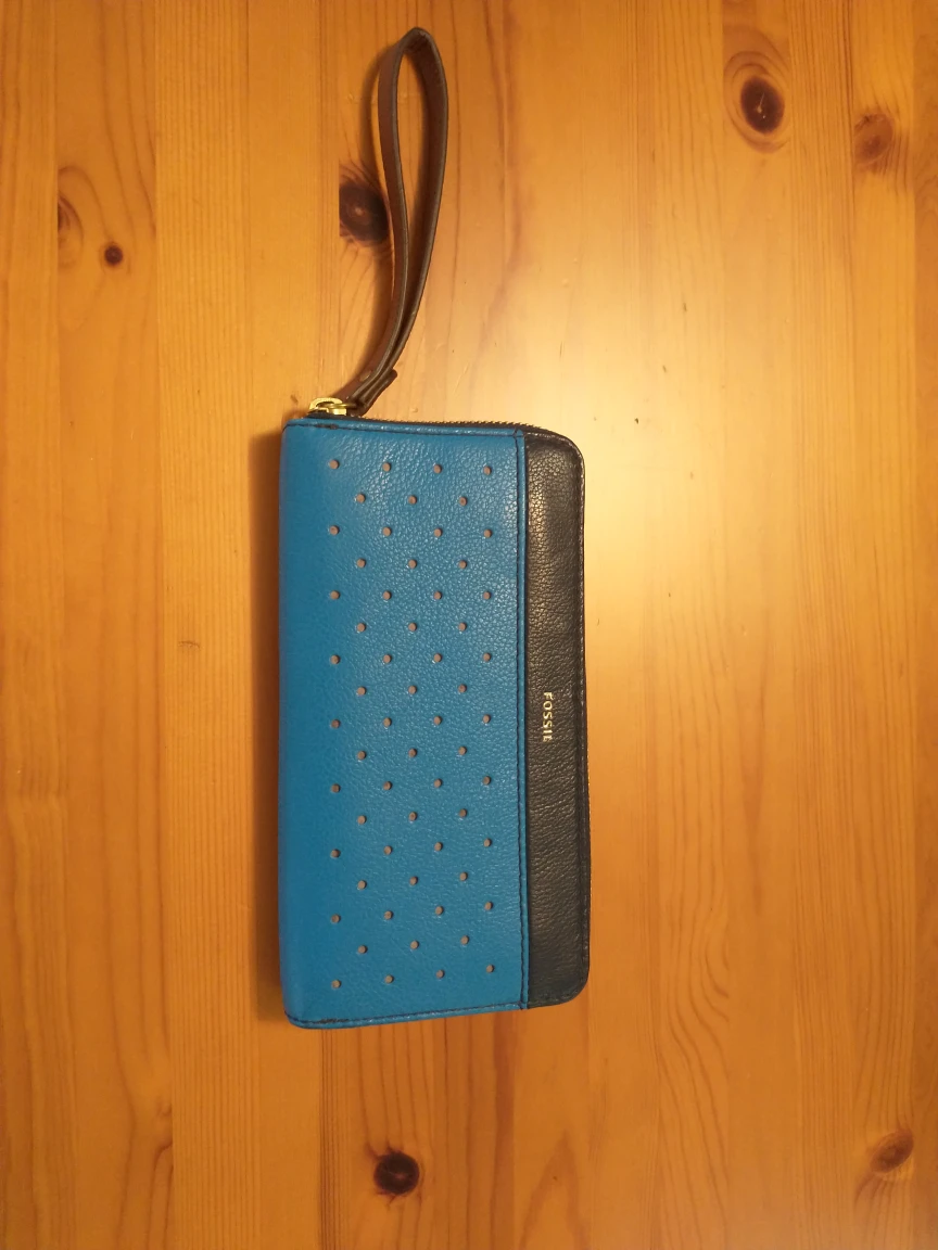 Fossil leather wallet thumbnail