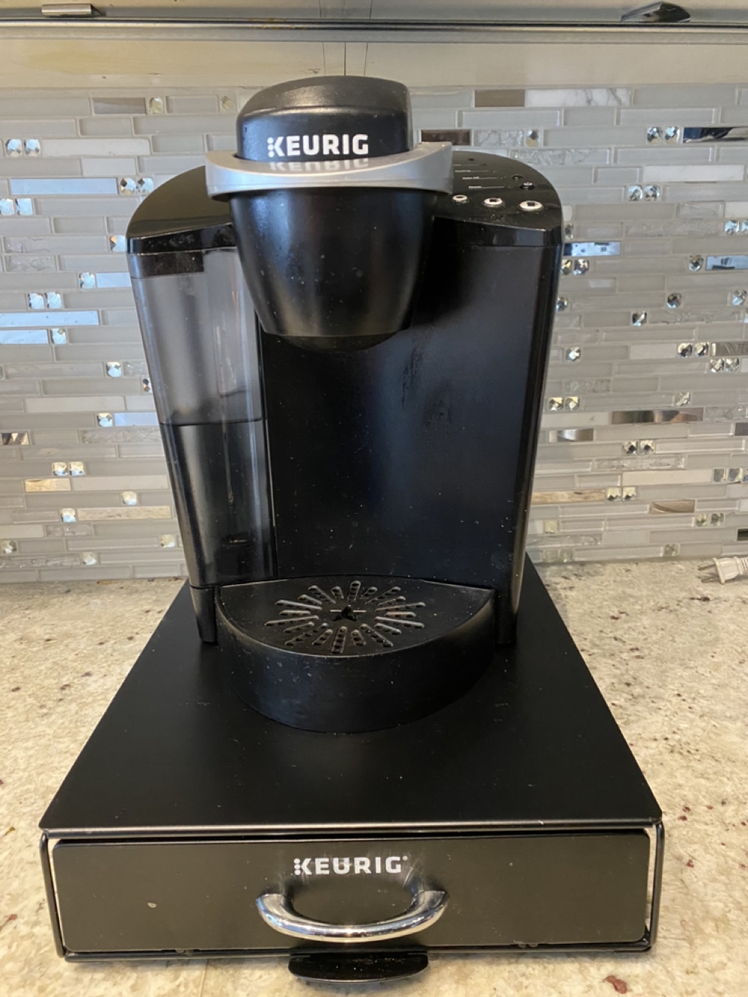 Coffee maker and capsule storage