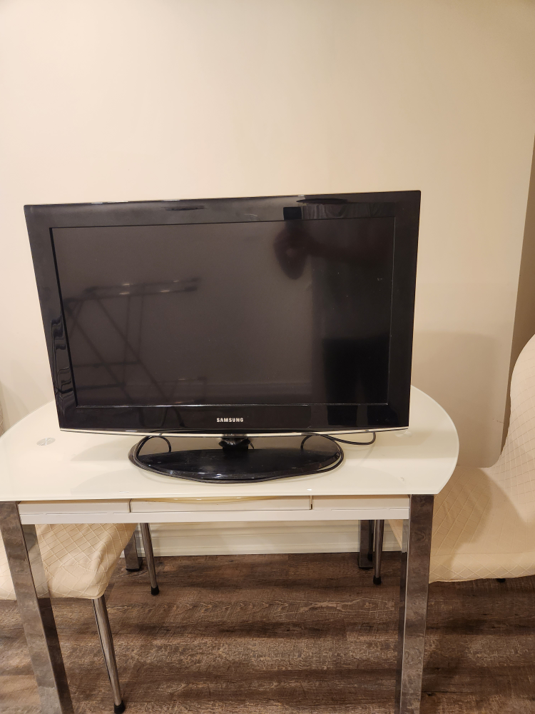 32 inch Samsung TV, good condition thumbnail