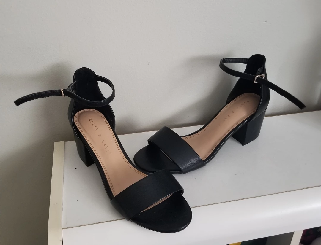 Black Heels thumbnail