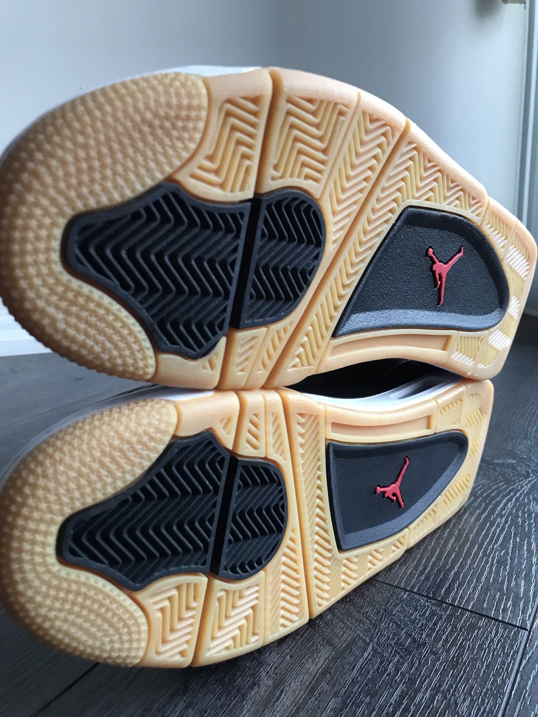 Jordan 4 Retro Laser Black Gum 9.5 New Authentic Deadstock - photo 4