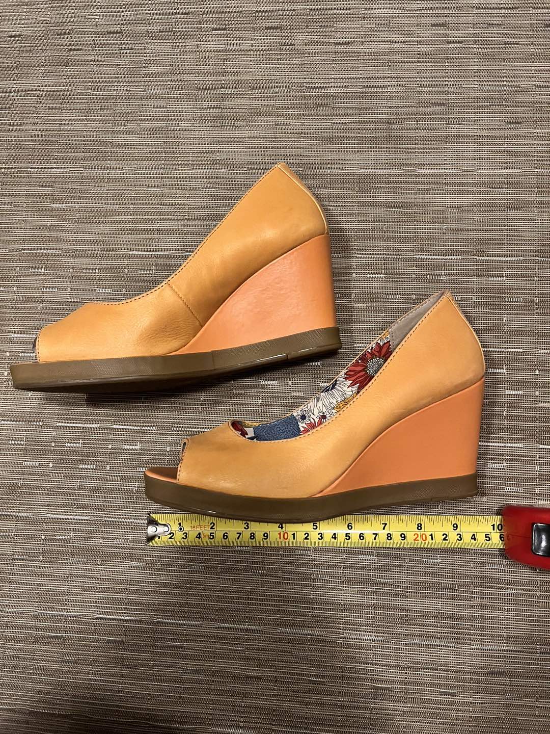 New Hush Puppies Leather Wedge Shoes - Size 8.6 image indicator(6)