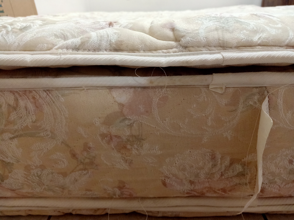 Queen mattress 12" - photo 2