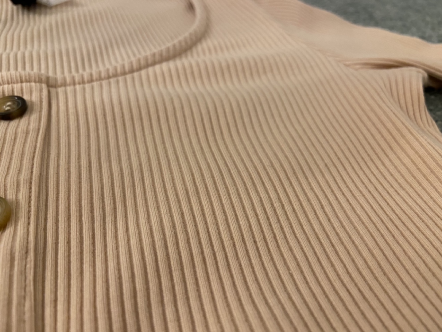 H&M Nude Cropped Shirt image indicator(4)