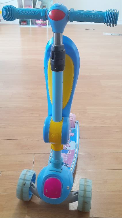 2-in-1 Kids Tilt and Turn Kick Scooter with Foldable Seat