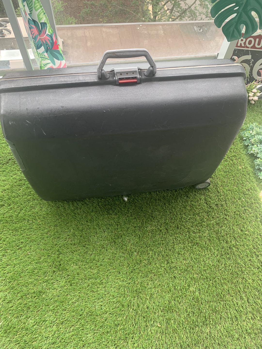Full size hardshell Samsonite travel bag