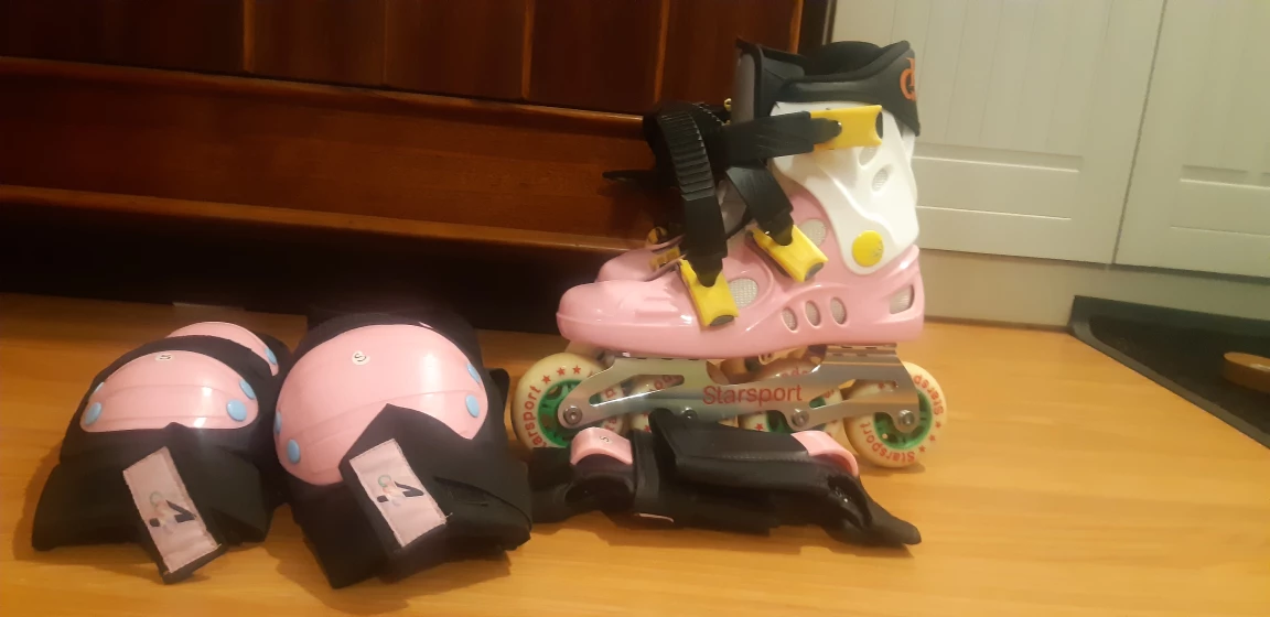 pink rollerskates  - photo 2