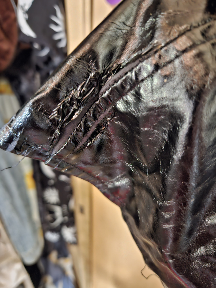 goth top image indicator(3)