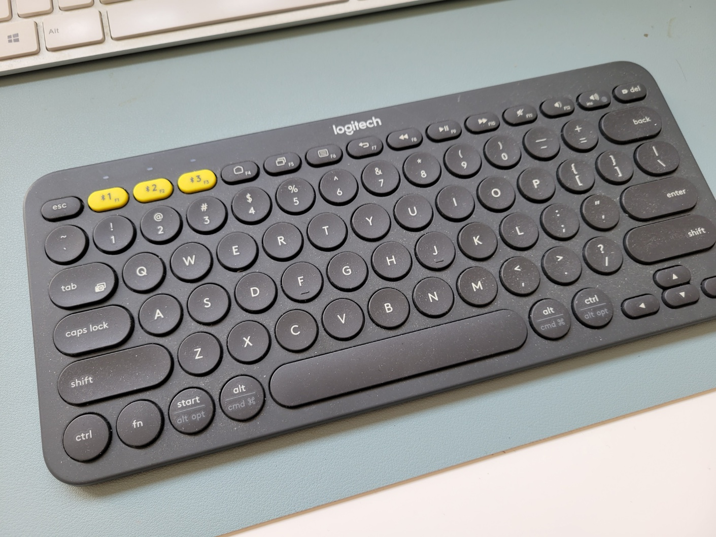 Logitech Wireless Keyboard - photo 2