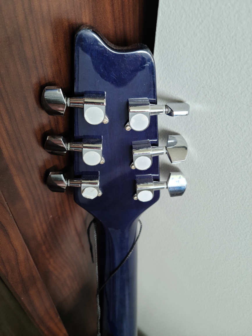 Midnight Blue Guitar from Denver, strap included image indicator(5)