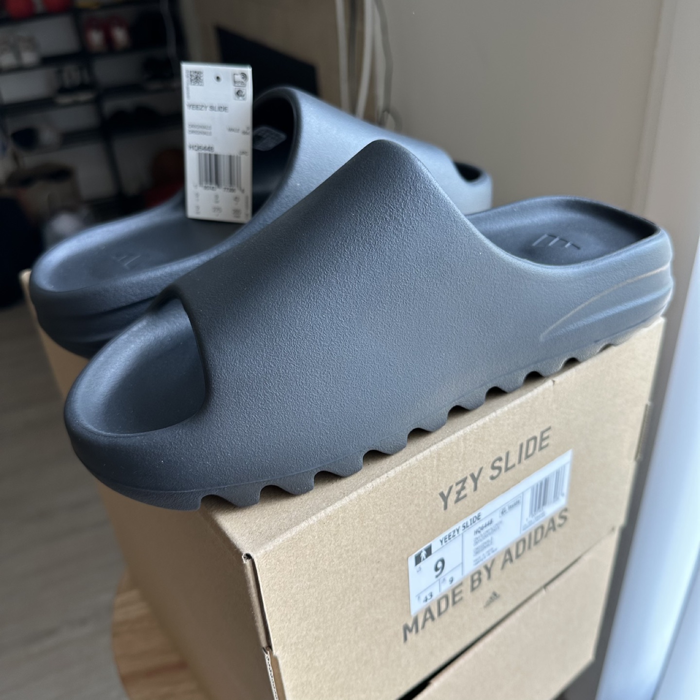 Adidas YEEZY Slides ONYX thumbnail
