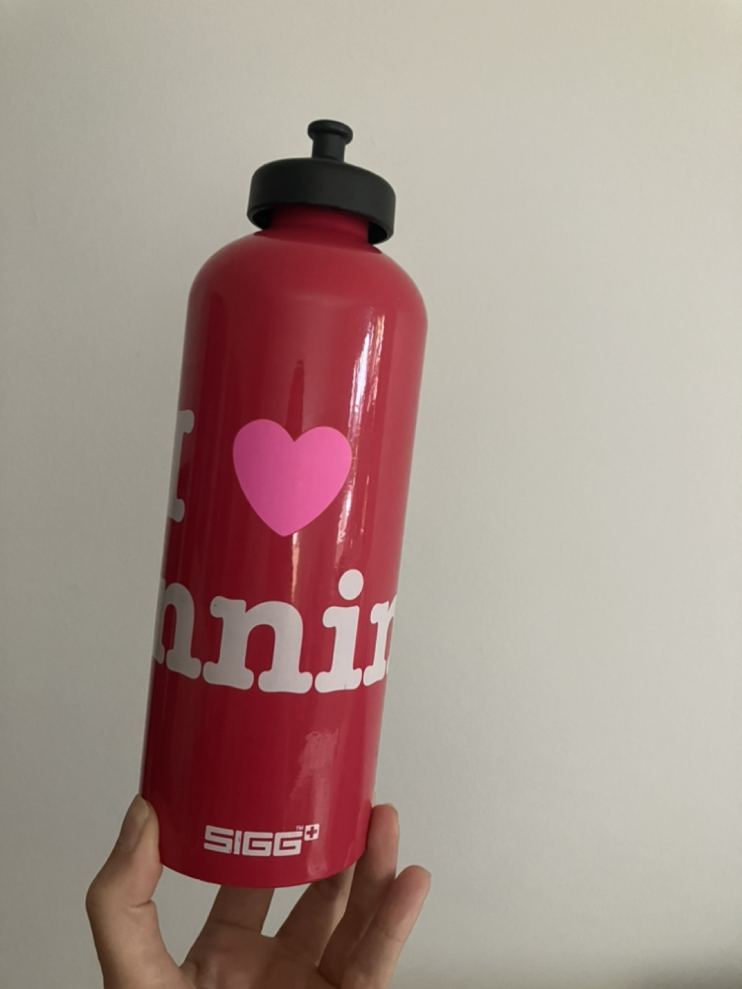 💰LULULEMON pink ‘I 💗 running’ water bottle thumbnail