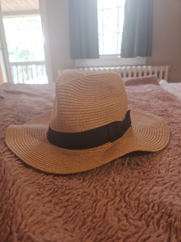 Womens summer hat - Never Worn thumbnail