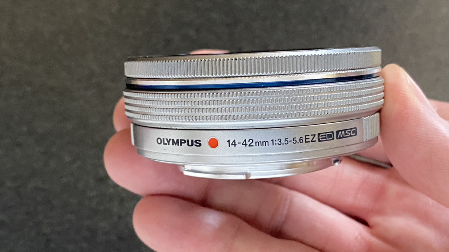 Olympus 14-42mm lens - FOR PARTS