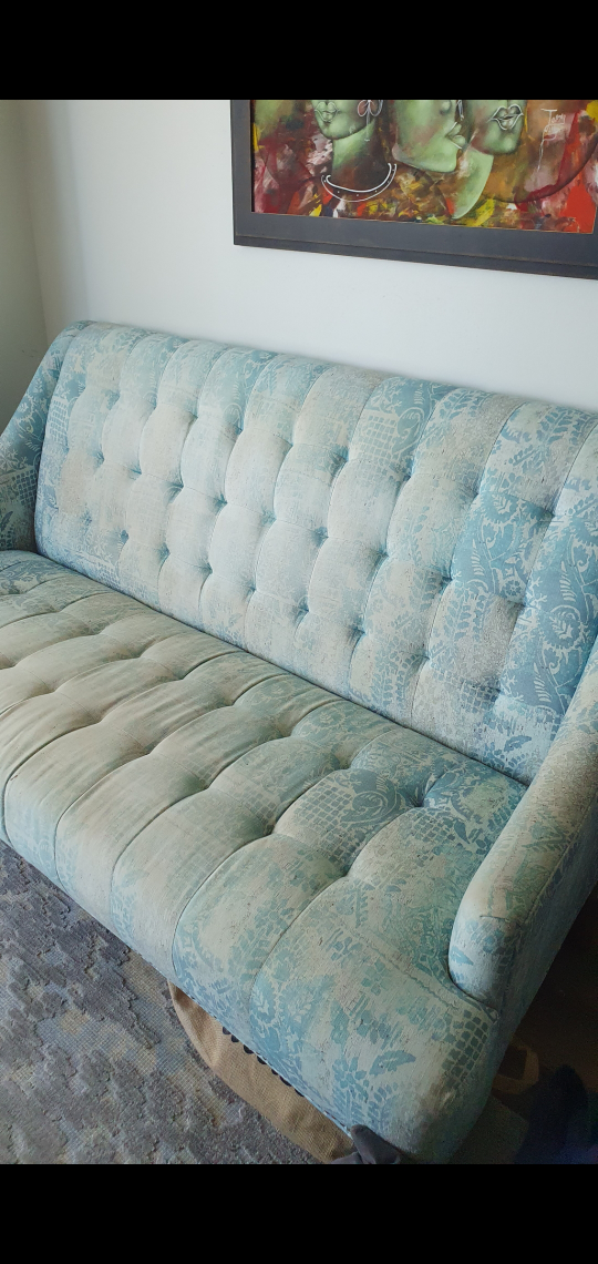 FREE PICK UP Blue/white Fabric Tufted Sofa - photo 2