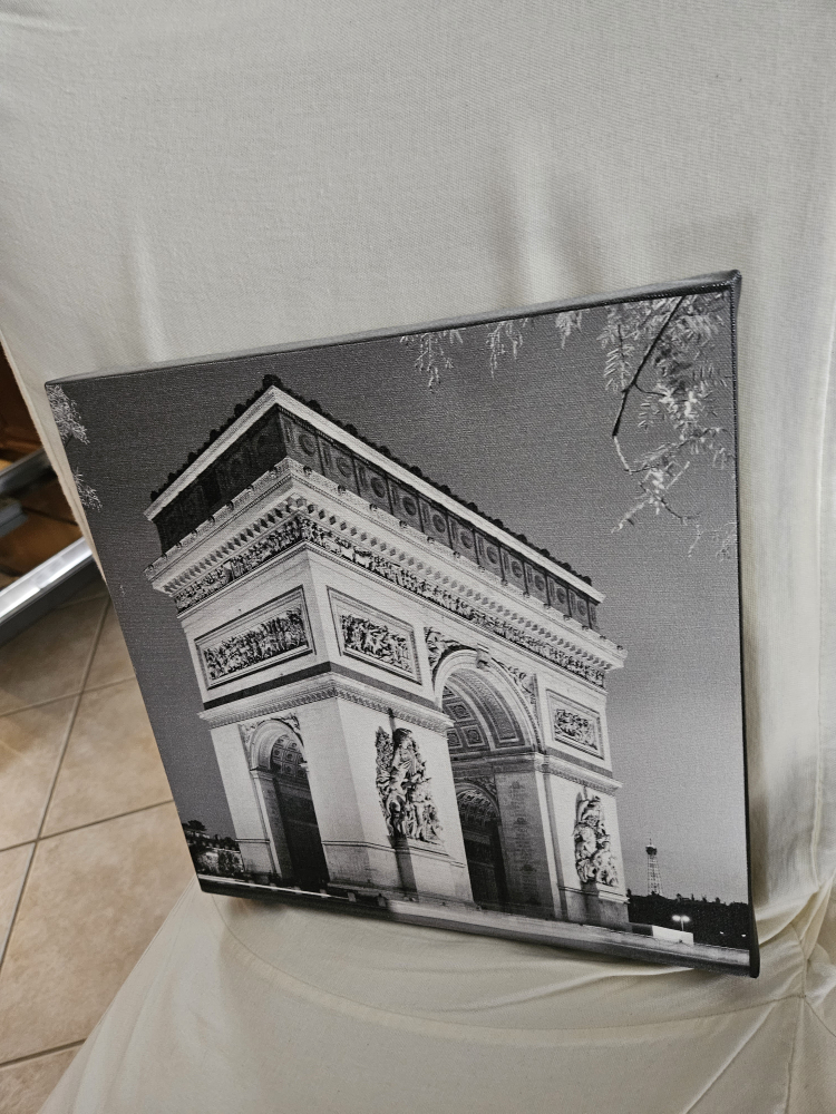 3 Prints Paris Themed