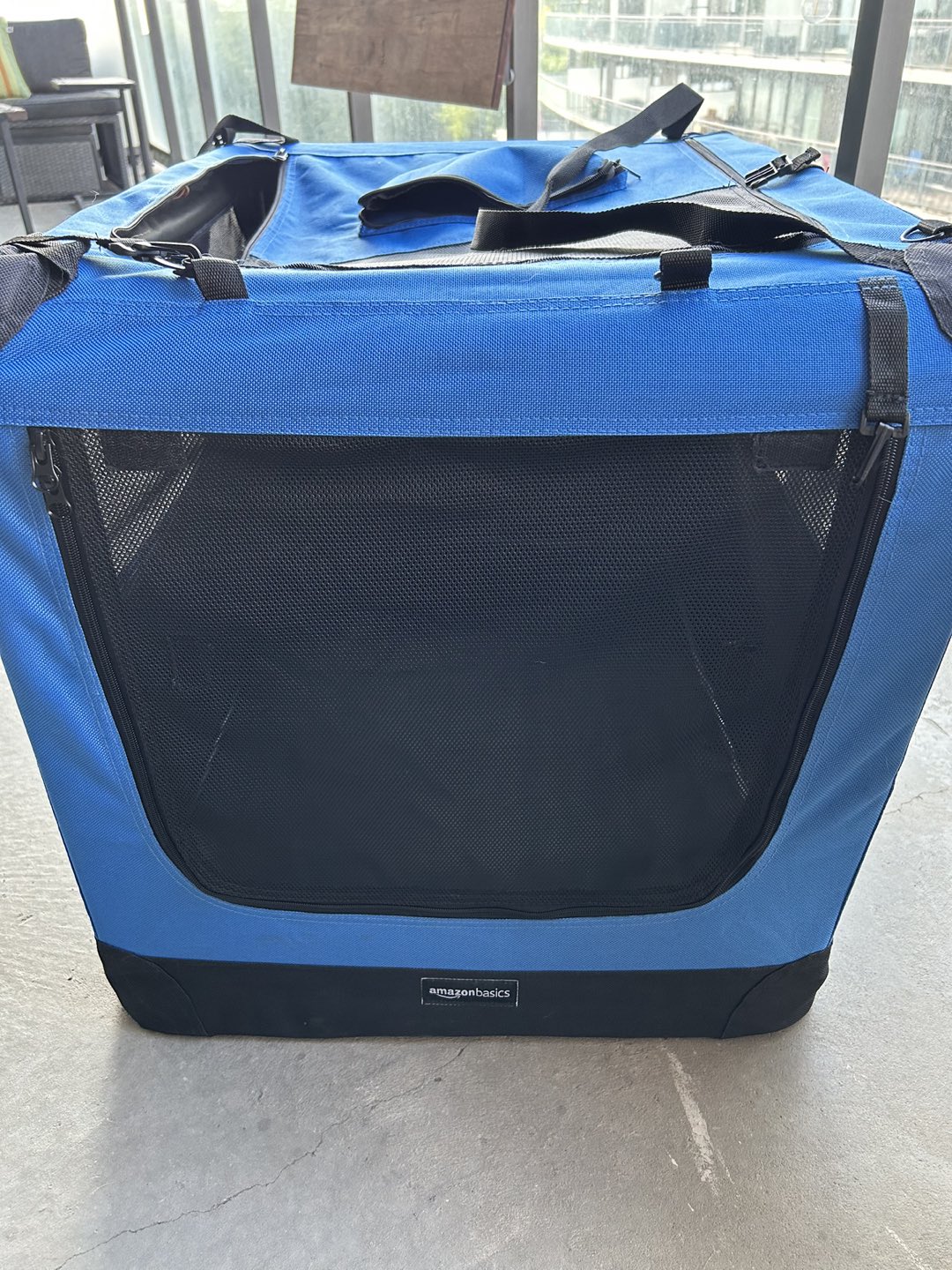Dog travel crate (Amazon Basics) - Size Medium (36 inches)