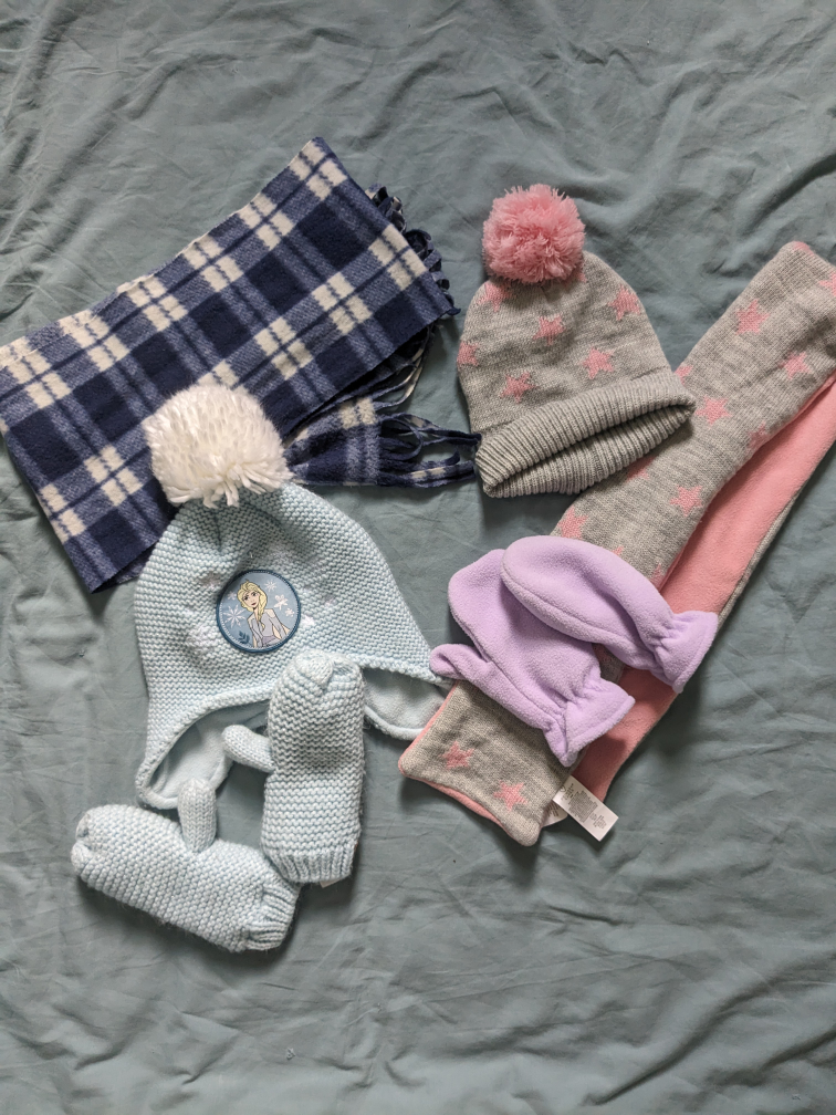 Girl's Mittens, Scarves and Toques - 2 sets thumbnail