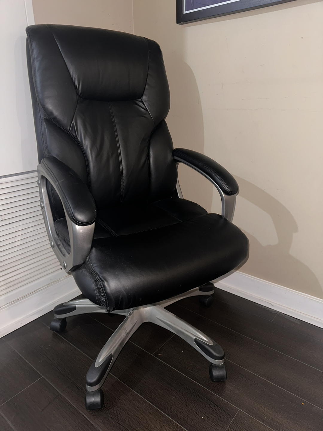 Ergonomic office leather chair