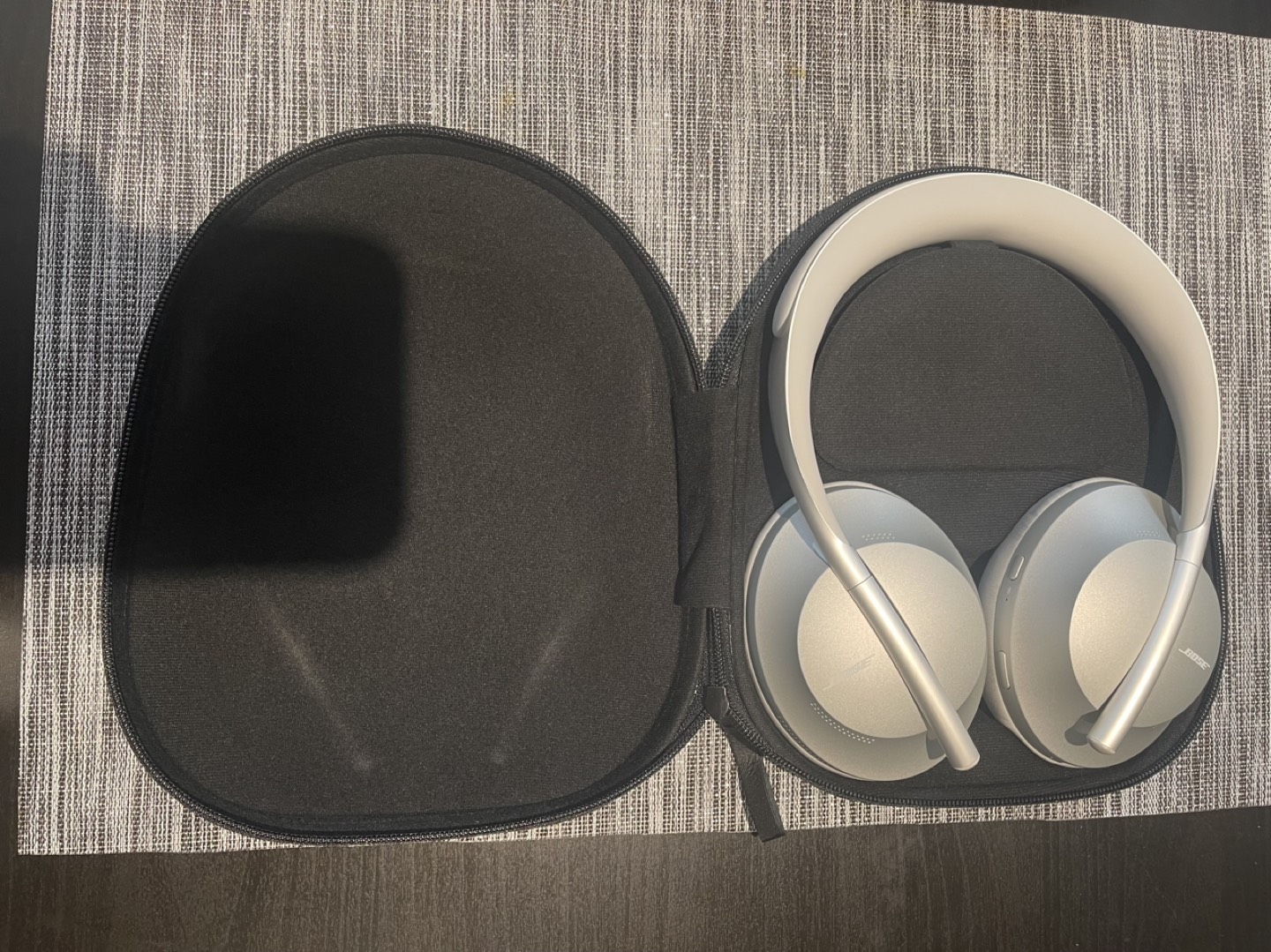 Bose NC 700 headphones - photo 2