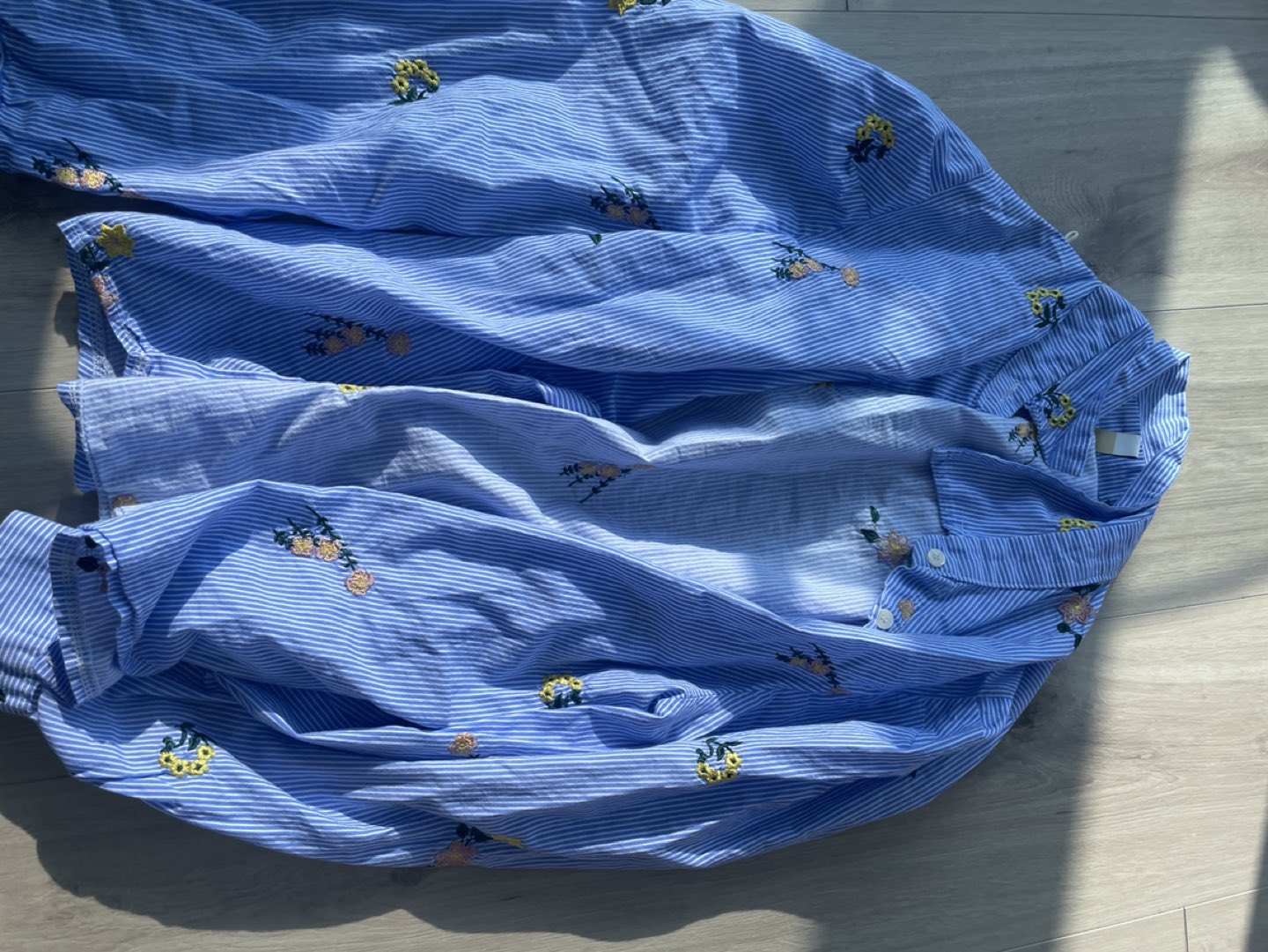 4 shirts set total:$10 - photo 5