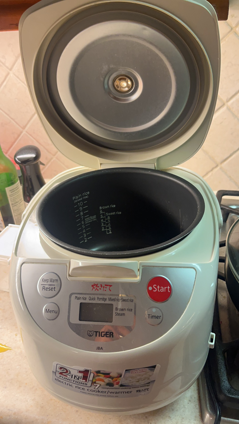 Rice cooker with damaged inner thumbnail