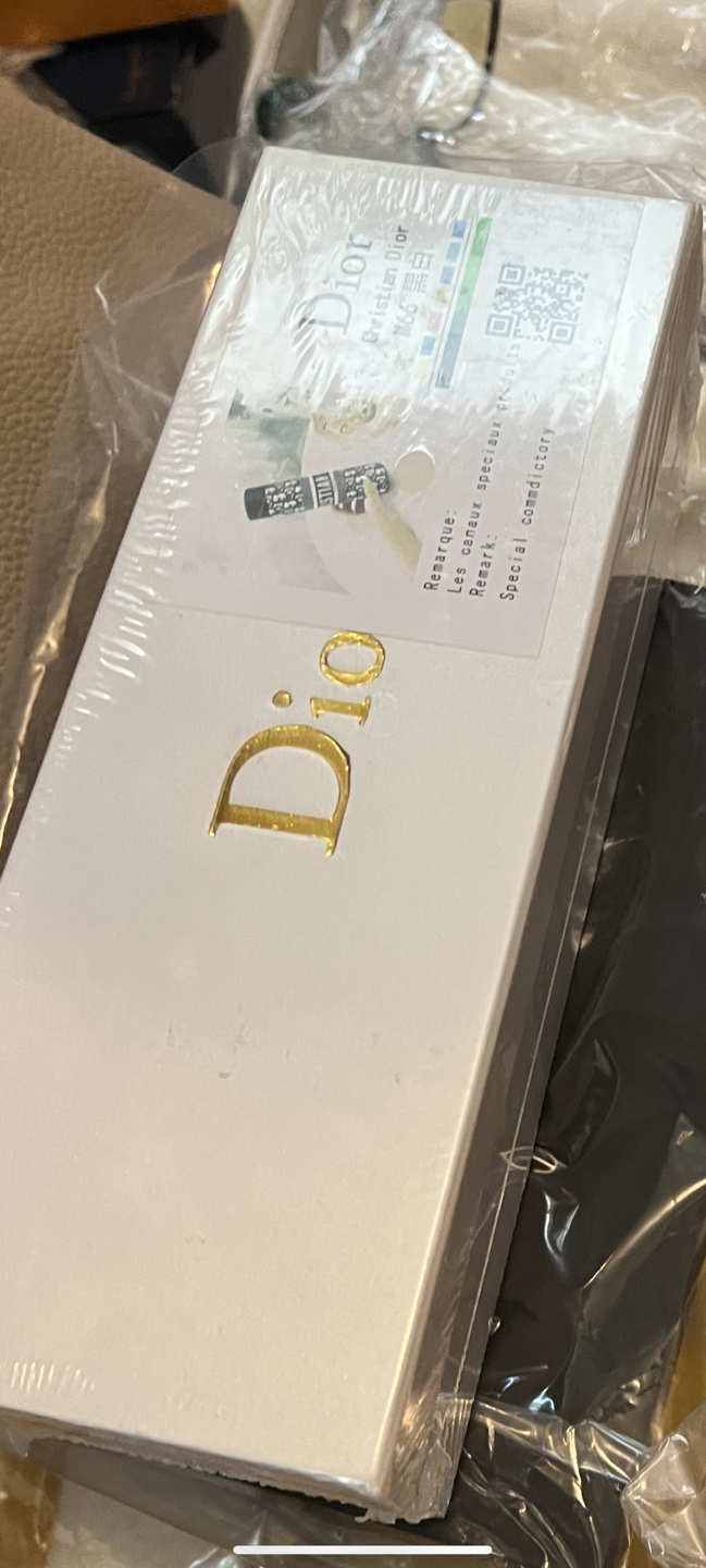 Brand new Dainty , very classy bag with free brand new tumbler image indicator(3)