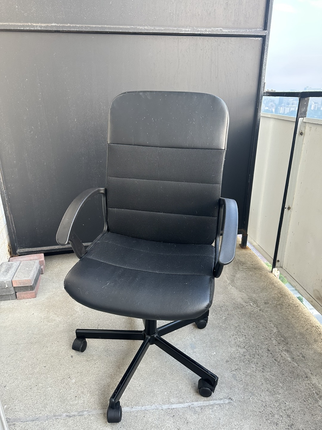 Desk chair