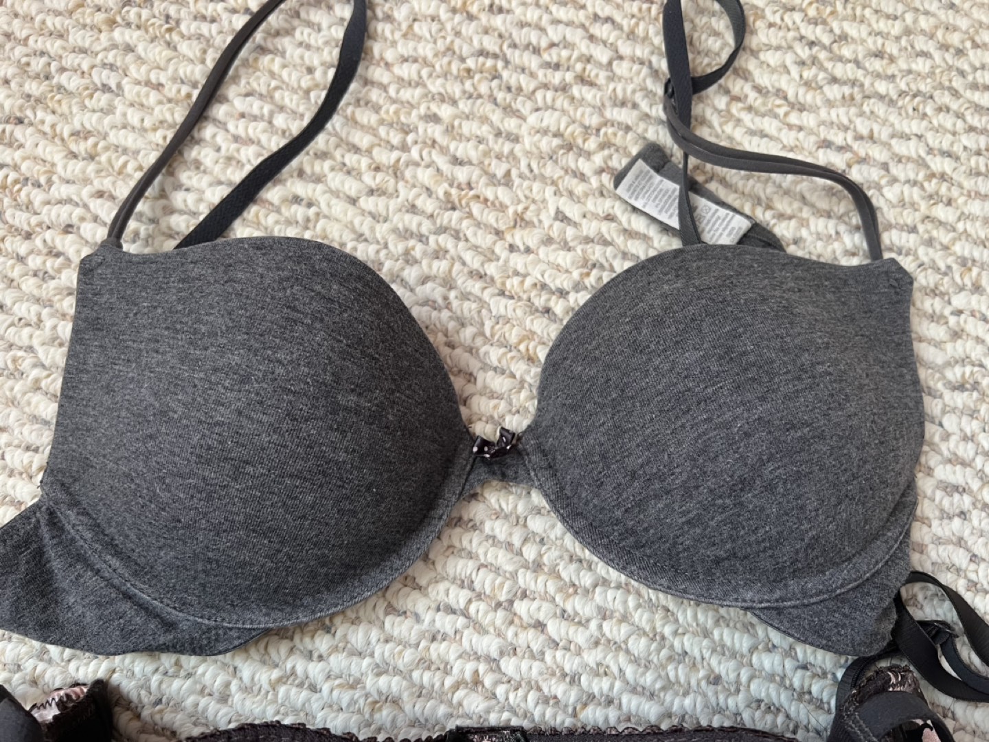4 brand new bra (34B)for $10 image indicator(2)